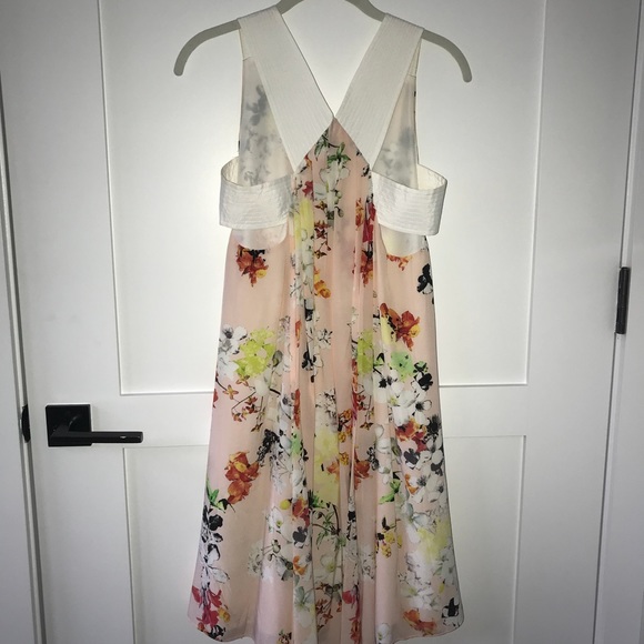 Club Monaco Rosan Floral Dress size 2 / 4 (runs big) - Picture 6 of 6